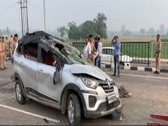 
      
      1 dead, 5 injured after two cars collide on Delhi-Lucknow Highway
      
      