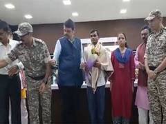 
      
      Naxalite couple surrenders in front of Maharashtra Deputy CM
      
      