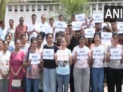 
      
      Students in Rajkot hold protest against re-examination of NEET-UG
      
      