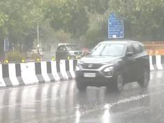 
      
      Delhi: Rain lashes parts of national capital, brings relief 
      
      