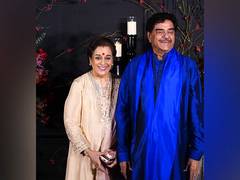 
      
      Sonakshi-Zaheer Reception: Shatrughan, Poonam arrive in style 
      
      