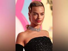 
      
      Margot Robbie finds selling gin brand 