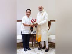 
      
      Sikkim CM meets PM Modi, urges Rs. 3673.25 Cr from Centre for pos
      
      