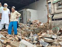 
      
      Delhi: MCD conducts anti-encroachment drive in Mangolpuri
      
      