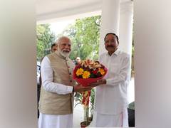 
      
      PM Modi calls on former VP M Venkaiah Naidu in Delhi
      
      