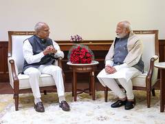 
      
      Punjab Guv Banwarilal Purohit calls on PM Modi in Delhi
      
      
