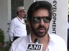 
      
      Kabir Khan attends J&K Tourism Development Conclave 
      
      