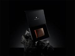 
      
      Delois Revolutionizing Fashion Technology with Smart Wallets
      
      
