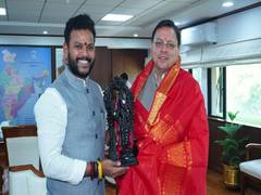 
      
       CM Dhami meets Union Civil Aviation Minister
      
      