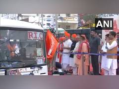 
      
      J-K LG Manoj Sinha flags off first batch of Amarnath Yatra 
      
      