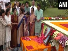 
      
      Former PM PV Narasimha Rao's family pays tribute to him 
      
      