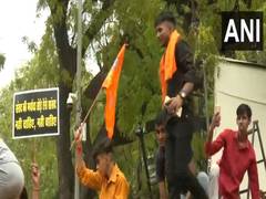 
      
      Vishva Hindu Parishad, Bajrang Dal hold protest against Owais
      
      