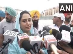 
      
      SAD leader Harsimrat Badal pays obeisance at Golden Temple
      
      