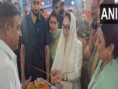 
      
      J-K Waqf Board Chairperson inaugurates langar at 
      
      