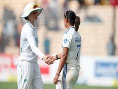 
      
      India women's team coach gives 