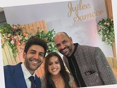 
      
      Kartik Aaryan attends wedding of director Sameer Vidwans
      
      