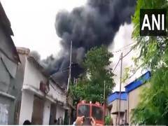 
      
      Massive fire breaks out at engine oil factory in Kolkata
      
      