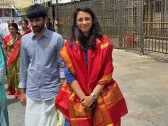 
      
      Smriti Mandhana offers prayers at Tirupati Balaji temple
      
      