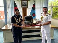 
      
      Indian Navy Chief calls on Bangladesh Air Force CAS
      
      