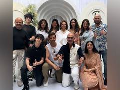 
      
      Hrithik Rosham family pics gives 'hum saath saath hai' feels
      
      
