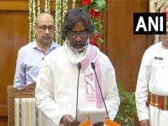
      
      JMM executive president Hemant Soren takes oath as Jharkhand CM
      
      