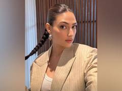 
      
      'Obviously we stole': Athiya Shetty wears Suniel Shetty's suit 
      
      