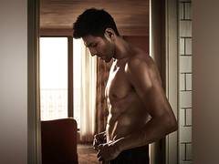 
      
      Kartik Aaryan sets internet on fire with his shirtless photo
      
      