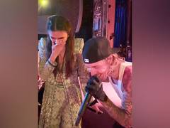 
      
      Alaviaa Jaaferi gets heartwarming hug from Justin Bieber
      
      