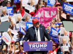 
      
      Judge halts Trump docs deadlines after SCOTUS ruling
      
      