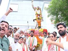 
      
      Rahul Gandhi, Revanth Reddy pay tribute to YS Rajashekhar Reddy
      
      