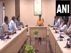
      
      Delhi  Minister meets chiefs of govt hospitals to combat dengue
      
      