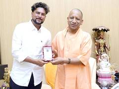 
      
      Yogi meets Kuldeep following ICC T20 WC win
      
      