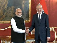 
      
      PM Modi calls on Austrian President Alexander Van der Bellen
      
      