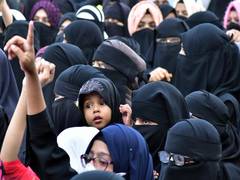 
      
      SC rules Section 125 CrPC applies to muslim married wo
      
      