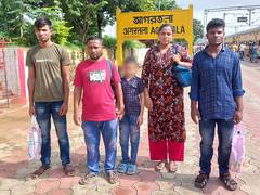
      
      Tripura: BSF apprehends 5 Bangladeshi nationals crossing border
      
      