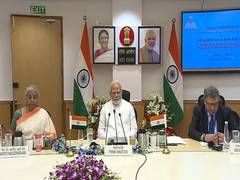 
      
      PM Modi met with eminent economists
      
      
