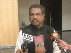
      
      No endorsement for proposal to include Manusmriti in DU's law cou
      
      