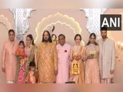 
      
      Mukesh Ambani-Nita Ambani pose for 'fam jam' picture
      
      