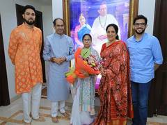 
      
      West Bengal CM meets Uddhav Thackeray, Sharad Pawar in Mumbai
      
      