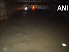 
      
      Heavy rains lash Mumbai, cause waterlogging and traffic jams
      
      