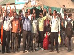 
      
      Amarnath Yatra: Fresh batch of pilgrims leaves for shrine 
      
      