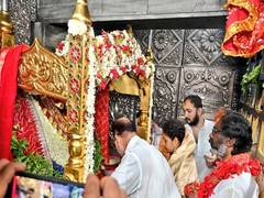 
      
      Jharkhand CM Hemant Soren offers prayer at Maa Vindhyavasini Temp
      
      