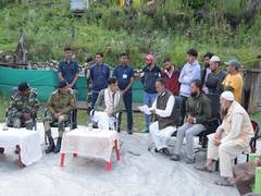 
      
      MoS Nityanand Rai meets locals in Srinagar living along LoC
      
      