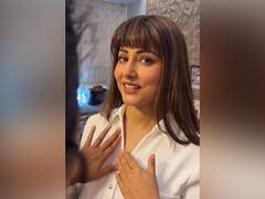 
      
      Hina Khan resumes work amid breast cancer treatment
      
      