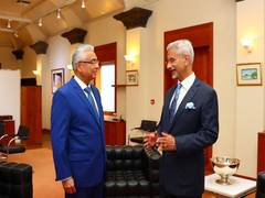
      
      Jaishankar calls on Mauritius PM Jugnauth; reviews India-Mauritiu
      
      