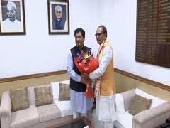 
      
      Meghalaya CM Conrad Sangma meets Shivraj Chouhan in Delhi
      
      