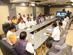 
      
      MP CM Mohan Yadav holds meeting with industrialists in Chhindwara
      
      