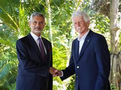 
      
      EAM Jaishankar meets ex-Mauritius PM Bérenger
      
      