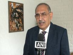 
      
      Government should spend 2.5 pc of GDP on health sector
      
      