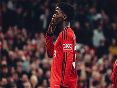 
      
      Manchester United: Alex Ferguson praises Mainoo, Garnacho
      
      